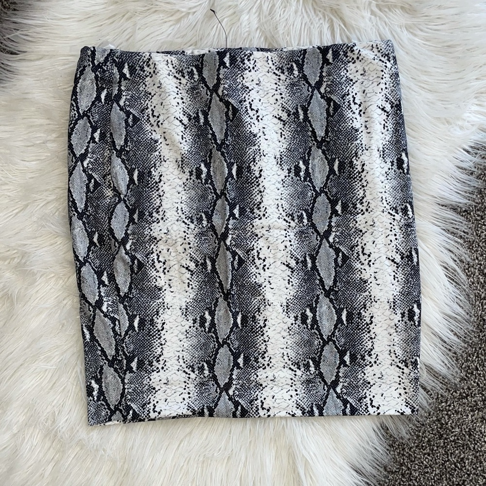 NWOT medium Naina Snake Skirt.